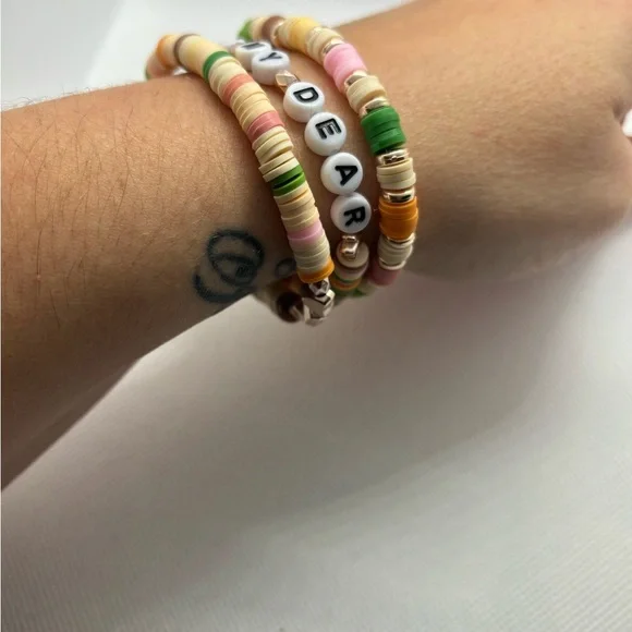 Handmade friendship bracelet set clay polymer beads - Bridgerton Theme - Picture 4 of 4